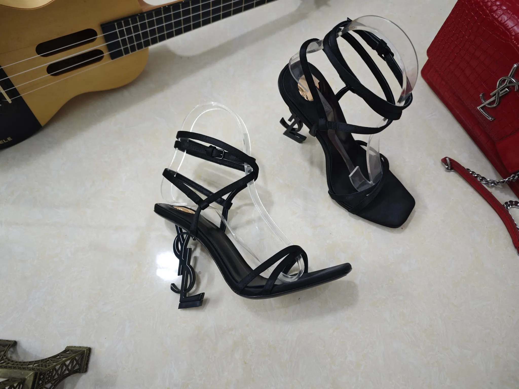 👟👟Ex-factory price 540👟👟【Saint Laurent】Yves Saint Laurent, high-heeled YSL high heels💃2025 early spring counter synchronizes the latest styles, YSL, decoration👠 Classic and high-quality glamorous masterpieces, the hottest autumn and winter series in the counter, with temperament, fashion, classic and attractive design style 😌The effect on the feet is particularly beautiful〰️, the materials are imported from Italy 🇮🇹 calf, imported black sheepskin, lining, and foot pads; sheepskin, stiletto high heels, size 35-41 (34.41.42 must be customized, non-refundable) outsole; imported genuine leather outsole, with full counter packaging